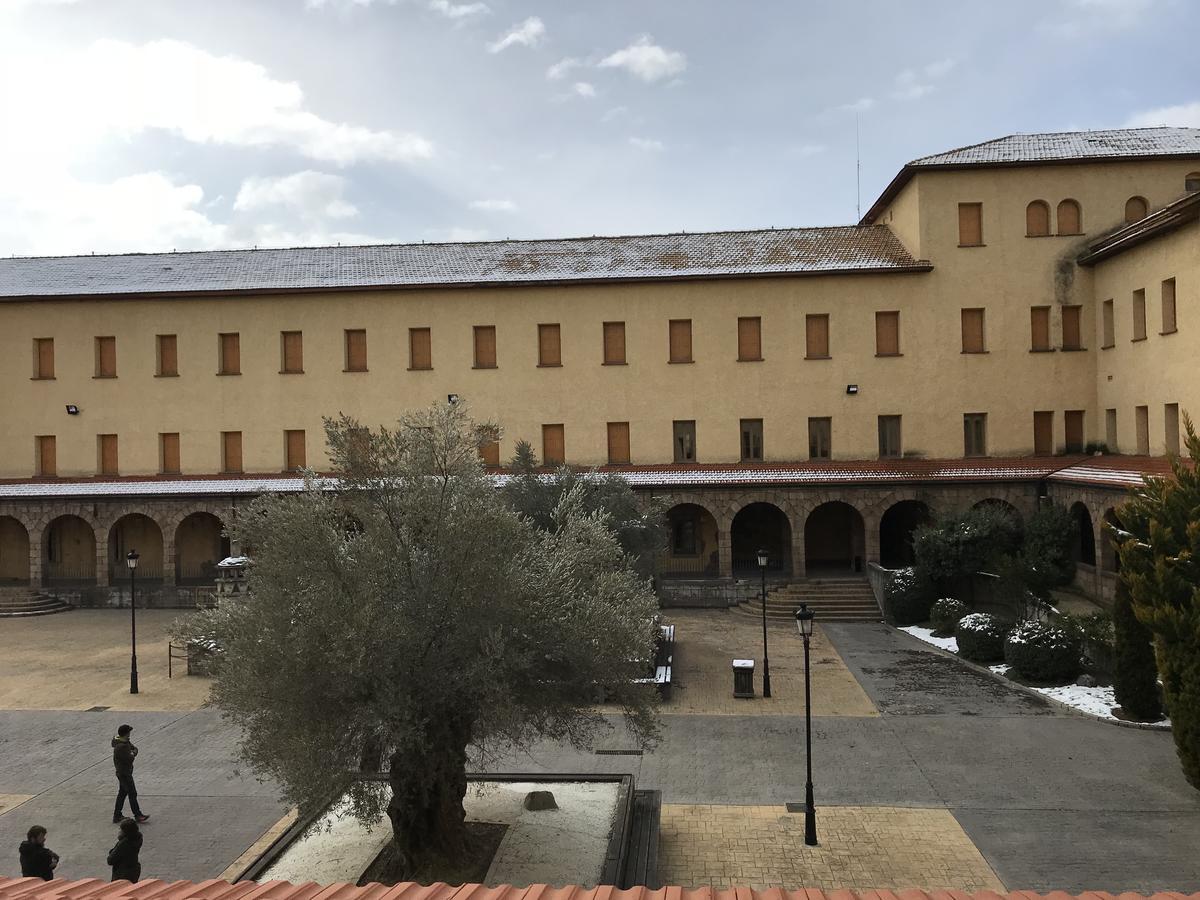 Albergue Pirenarium Sabinanigo Exterior foto